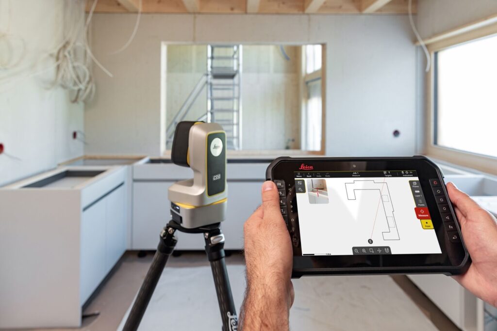 Low_Resolution-Leica_iCON_iCS50_carbon_tripod_tablet_kitchen_1